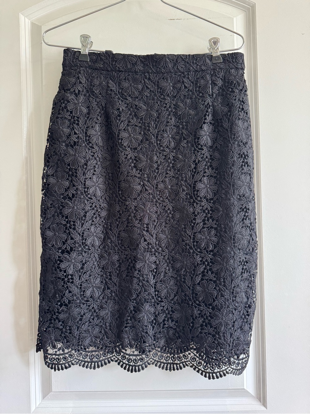 Uniqlo | Black Floral Lace Scalloped Pencil Skirt Size M